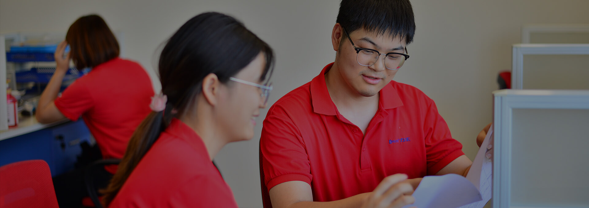 ���ֲ�ּ��������Ԫ�侰�������˲�����ÿλԱ�����ܻ��������봴�����������������